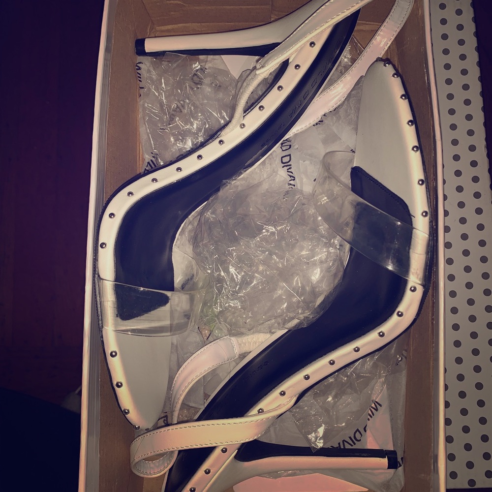 WOMENS  CLEAR STRAP HEELS.
